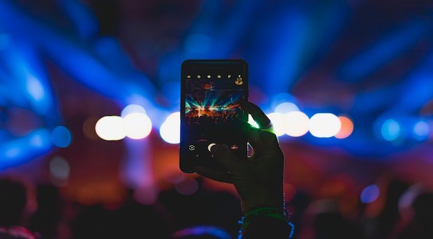 smartphone-e-cancro-uno-studio-ridimensiona-il-rischio